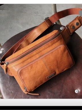 SPIKES & SPARROW LEATHER HIP BAG - OREGON